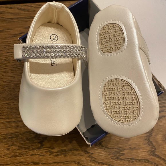 Baby girl shoes bundle - sizes 2-4 baby - Picture 3 of 5